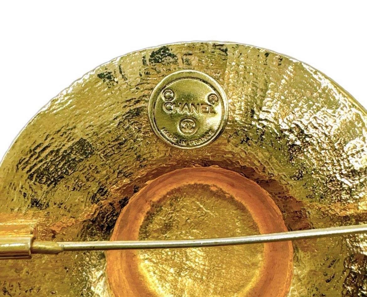 CHANEL ゴールド ピン 1990s Vintage CHANEL Hat-shaped Gold Brooch | Bow Detail | Chic