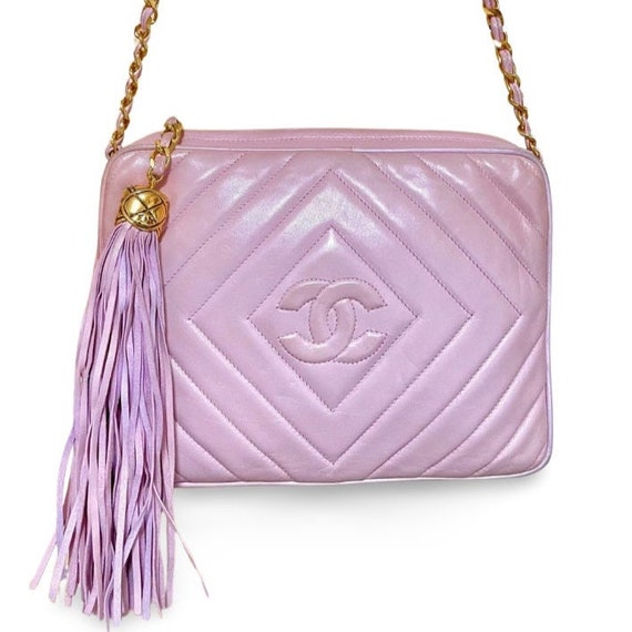 Vintage CHANEL Pale Pink Lambskin Camera Bag With CC Logo  display picture 1