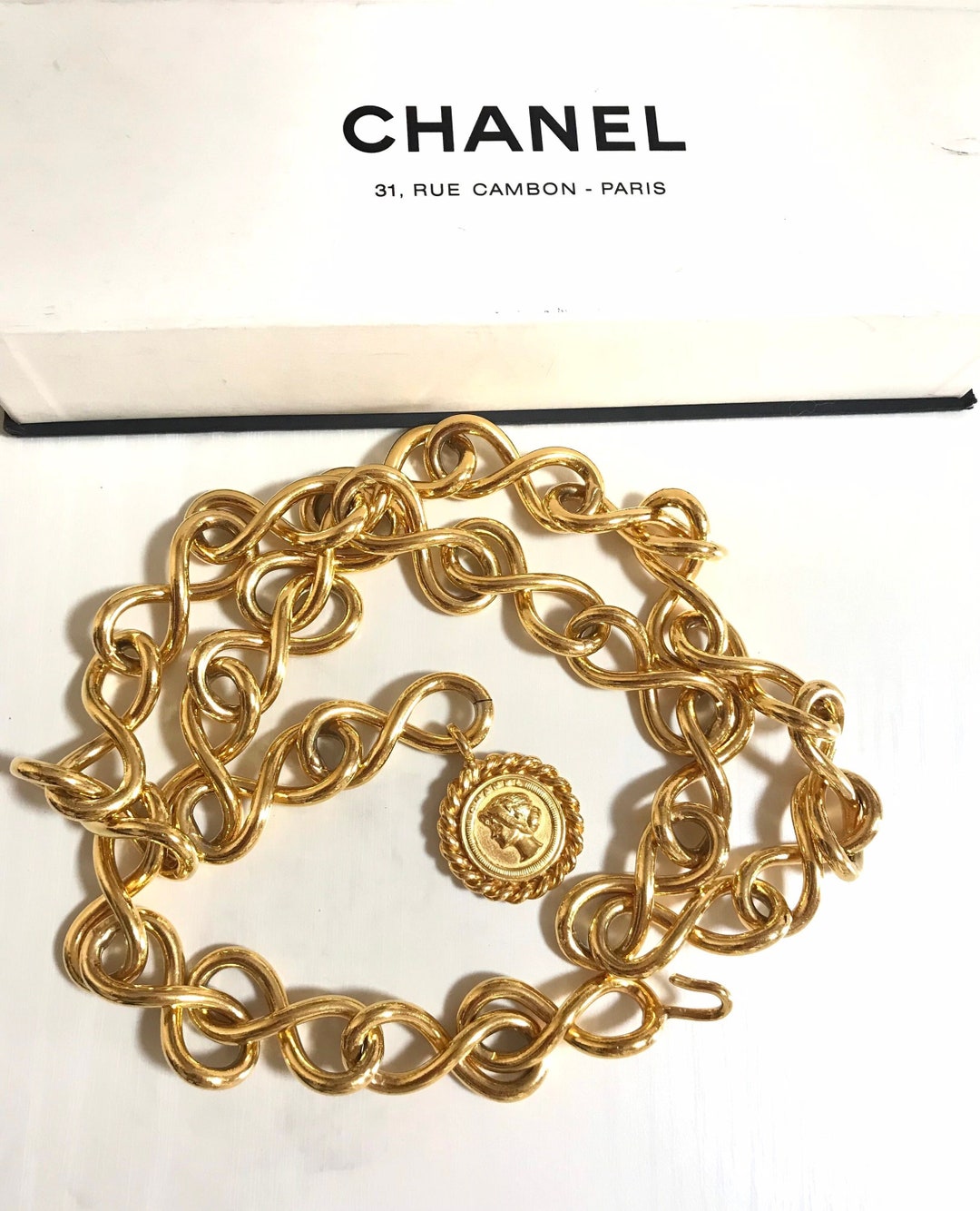 MINT. Vintage CHANEL Thick Chain Belt With Golden