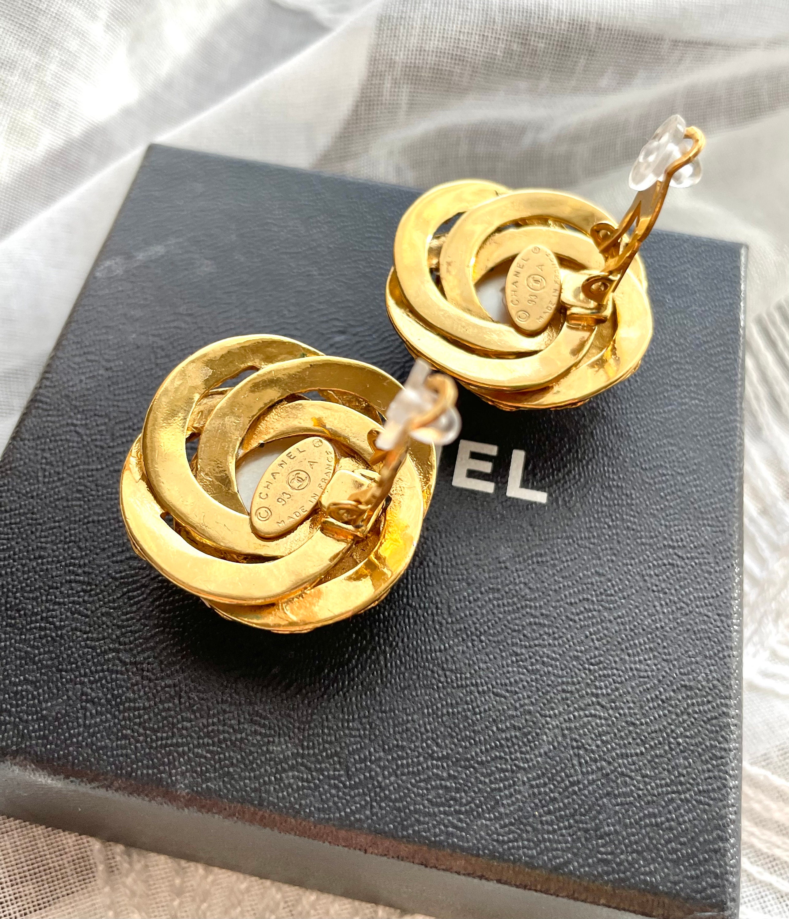 Buy Vintage CHANEL Golden Flower Frame and Pearl Earrings With CC Online in  India 