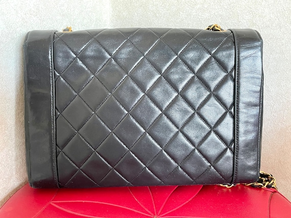 Vintage CHANEL Black Lambskin Chain Shoulder Bag | 2.55 Hexagon