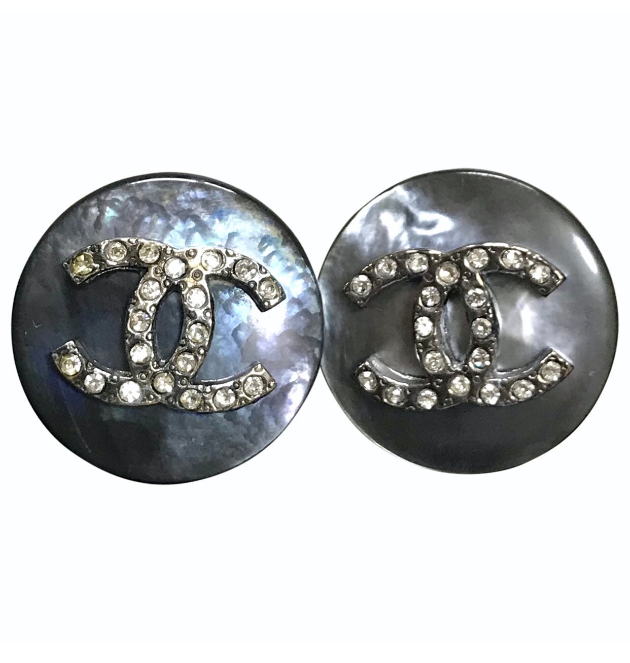 Vintage CHANEL black shell earrings with rhinestone crystal CC motif. Rare jewelry piece. 0410231