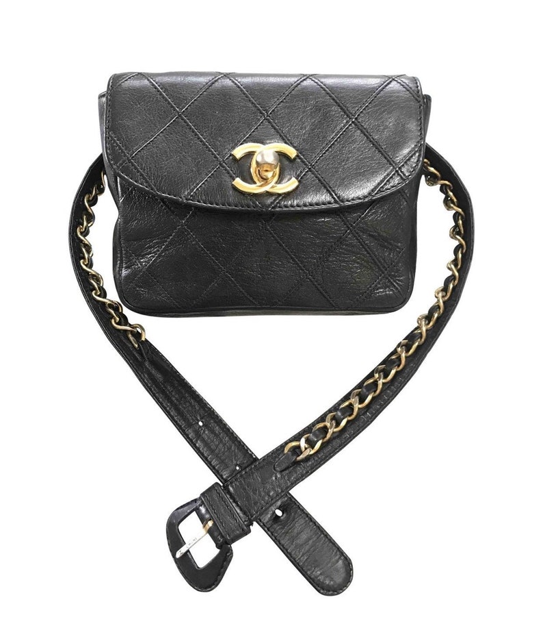 Vintage CHANEL black leather waist purse, fanny pack with golden chain belt and CC closure hock. 60-67cm, 23.526.3. 0506305 image 1