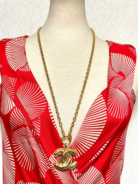 Chanel Camelia Enameled Necklace For Sale at 1stDibs