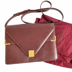 Vintage Cartier double flap envelope shoulder bag with gold-tone logo charm closure and frames. Classic purse from Must de Cartier. 0408172