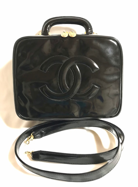 Chanel '90s Vintage Black Patent Leather Quilted Zip Around Bag