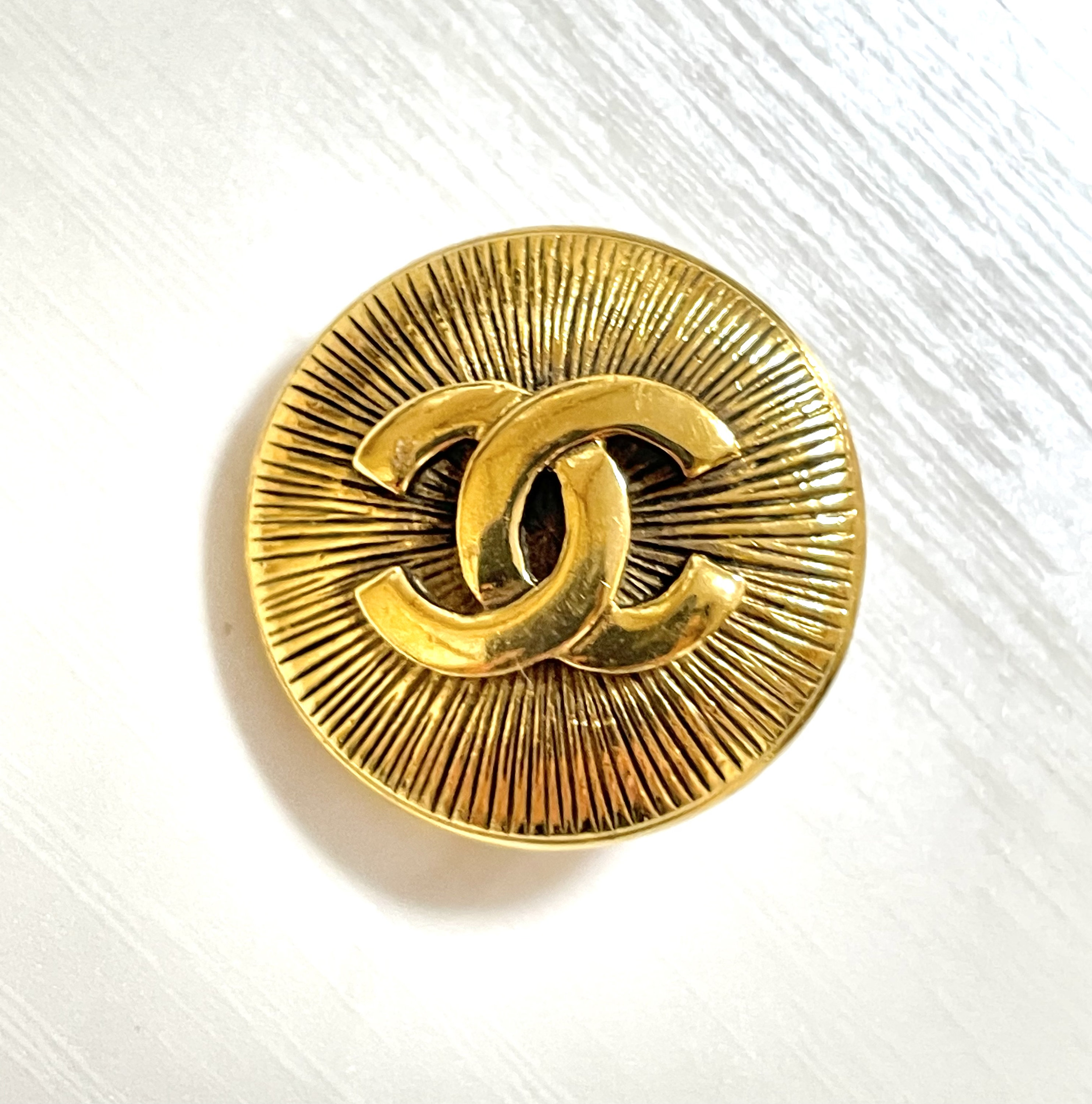 1990s Vintage CHANEL Round CC Sunburst Brooch | Classic Gold Tone