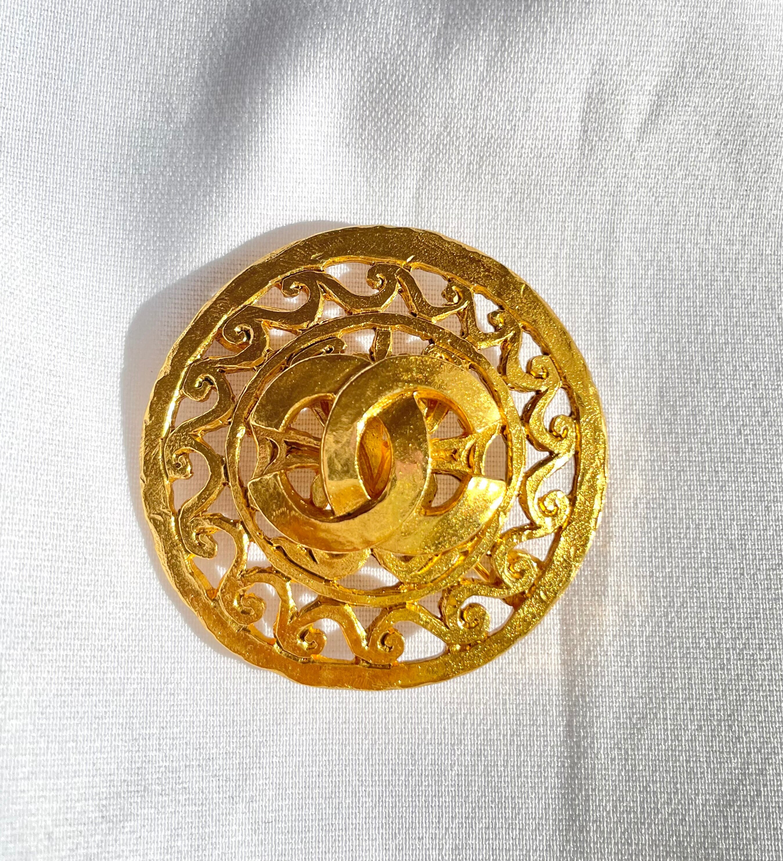 1990s. Vintage CHANEL Round Brooch — Wave Arabesque Design With CC