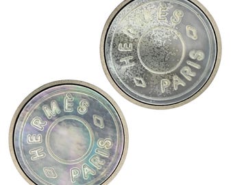 Vintage Hermès genuine shell earrings. Silver tone logo embossed round clip-on earrings. Bijouterie Fantaisie. Classic jewelry. 080722k1r