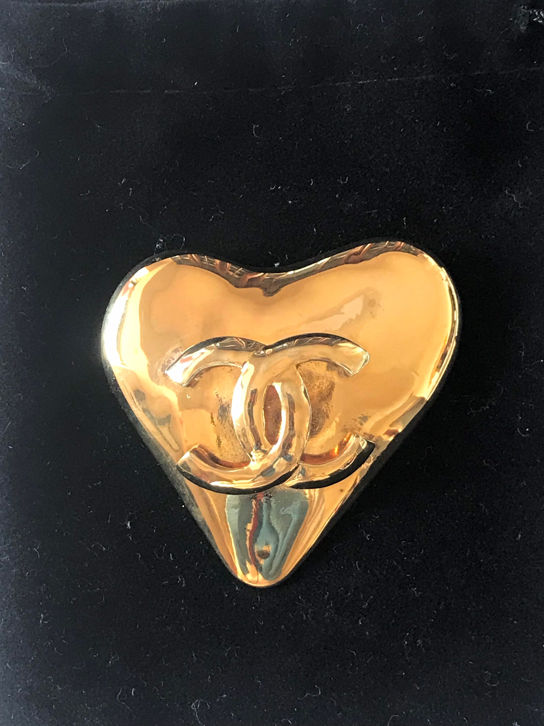 Vintage CHANEL Golden Heart Brooch With CC Mark. Cute Jewelry
