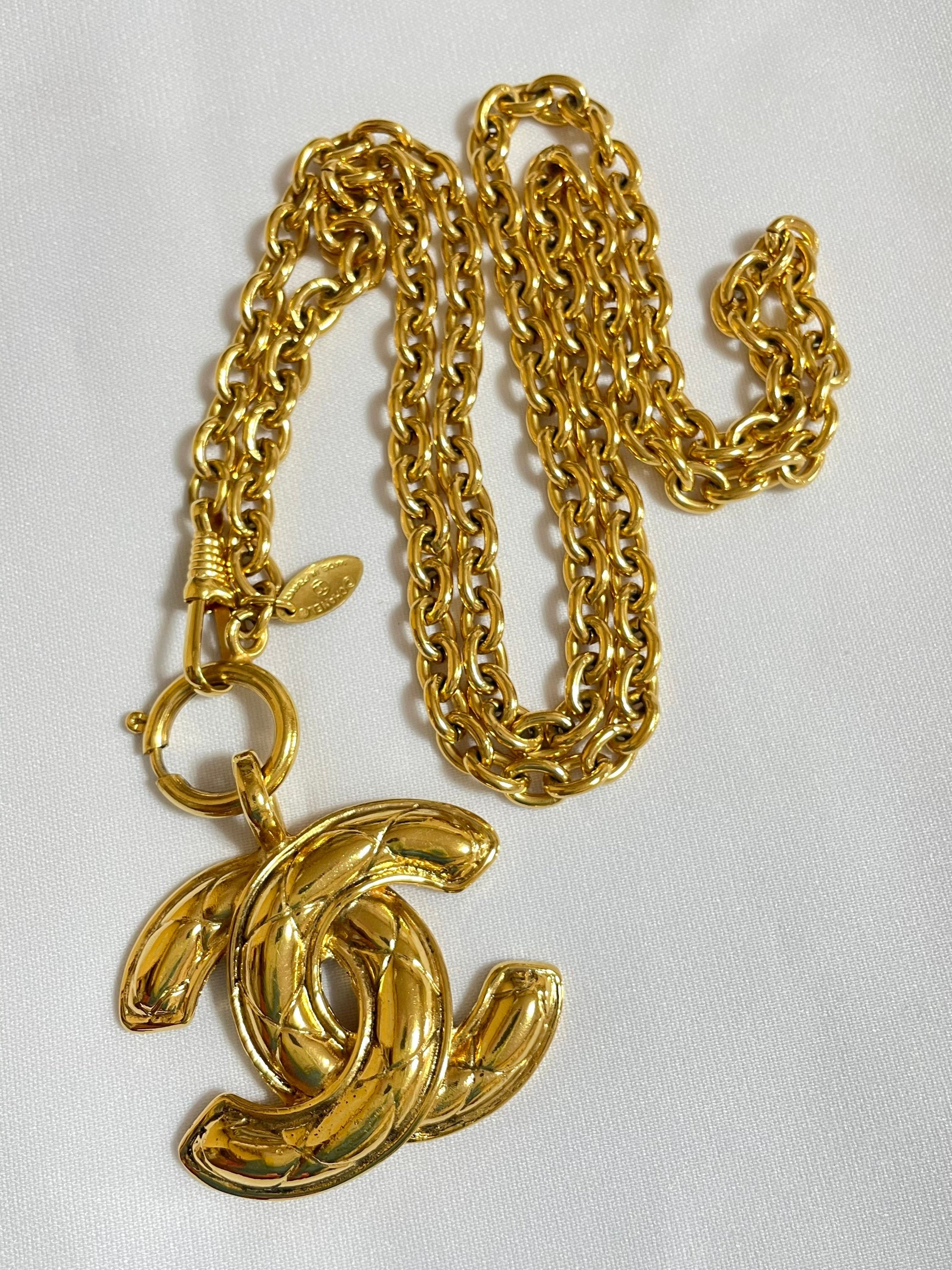 MINT. Vintage CHANEL golden chain necklace with large CC mark logo pendant  top. Gorgeous jewelry. Best gift idea. 0409291