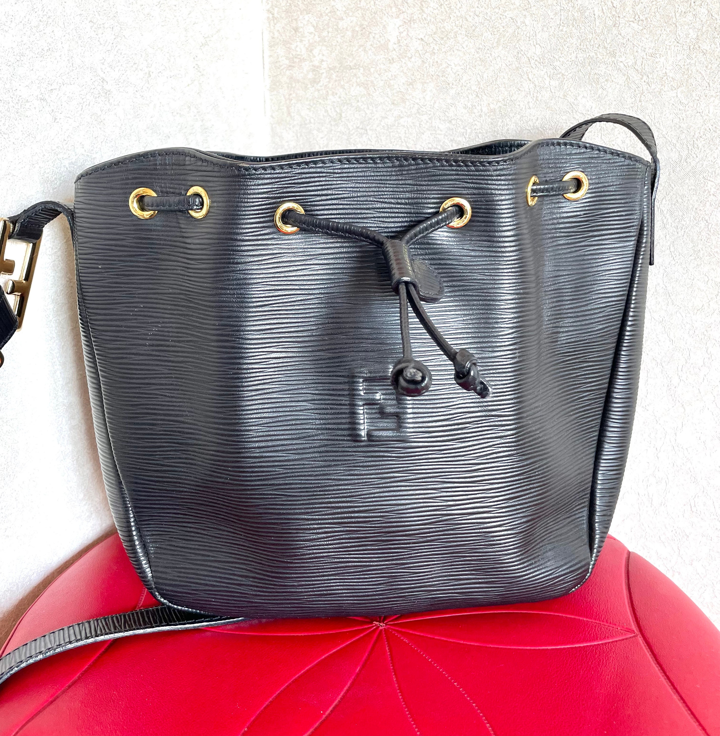 NéoNoé BB bucket bag - Luxury Epi Leather Black