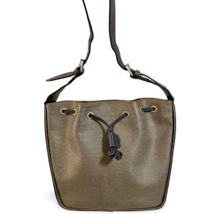 Vintage FENDI black and gray hobo bucket shoulder bag with drawstring and FF logo motif. 061003yf