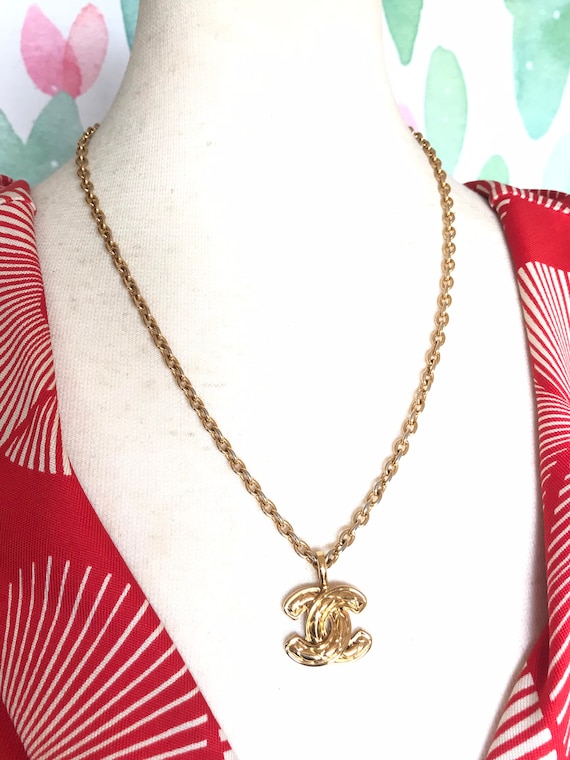 Chanel Gold Quilted 'CC' Necklace Small Q6J0NH17DH062