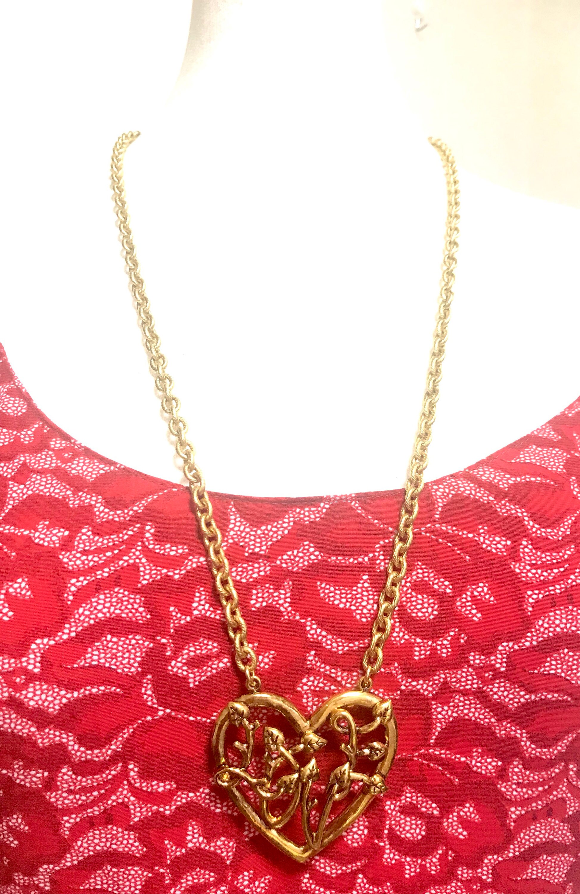 Vintage Moschino Golden Chain Necklace With Large Arabesque Vintage Moschino Golden Chain Necklace With Large Arabesque