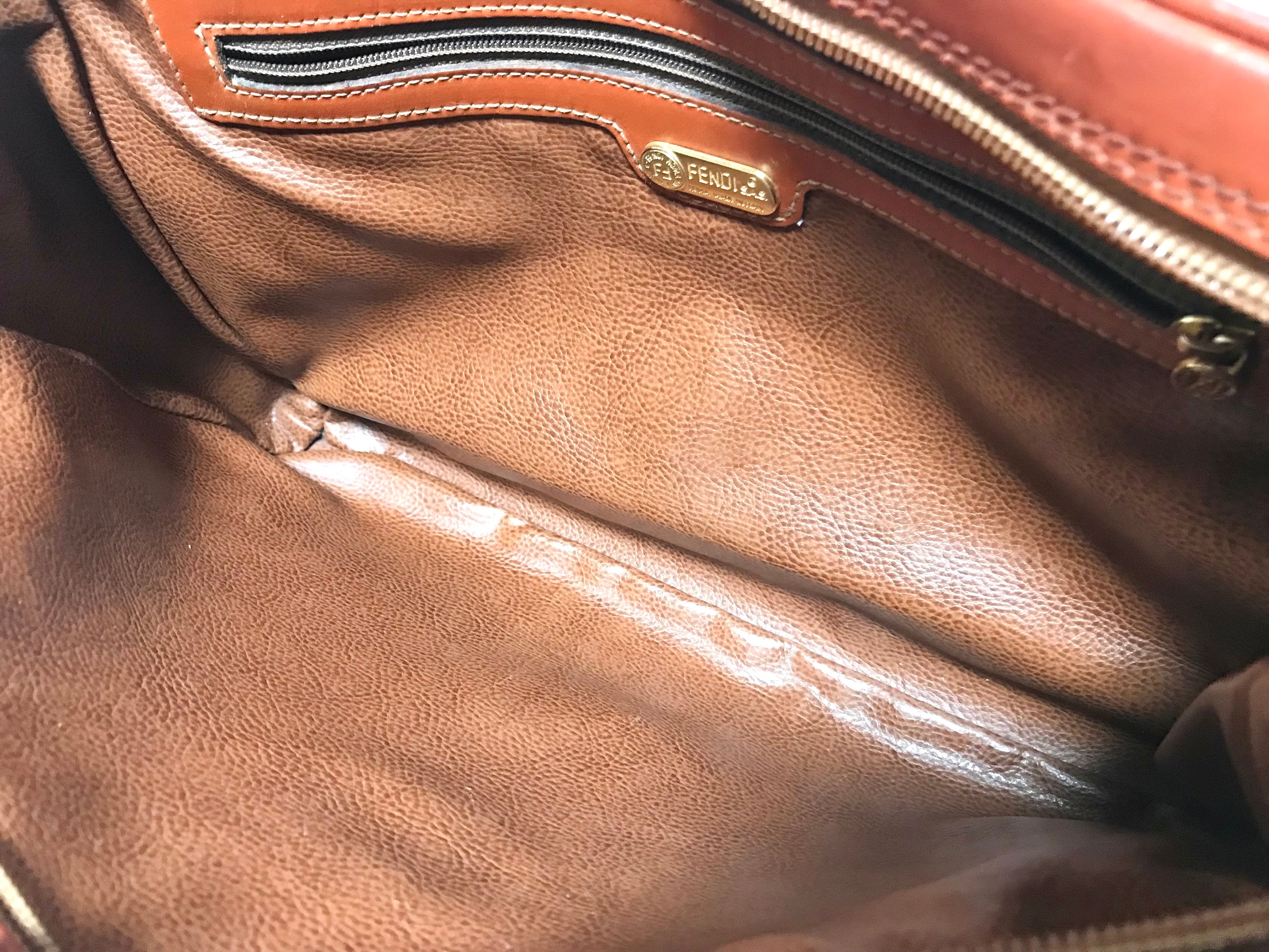 FENDI ヴィンテージ　エピレザーショルダーバッグ Vintage Fendi Brown Epi Leather Messenger Bag, Shoulder