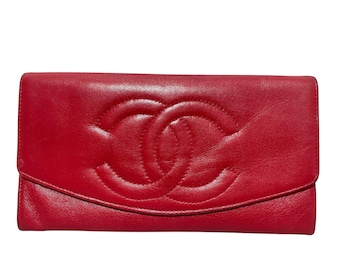 Vintage CHANEL Red Goatskin Leather Wallet with Large CC Stitch Logo and Gold-Tone Charm. Classic French Luxury. 080522ap2