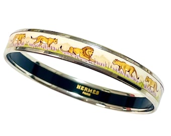 Vintage HERMÈS cloisonné enamel silver metal bangle with lion in savanna motif. Made in Austria. Elegant and collectible jewelry. 080515ys3