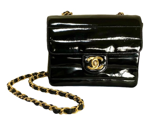 Authentic Chanel shoulder bag vintage patent enamel leather CC - SEE  description