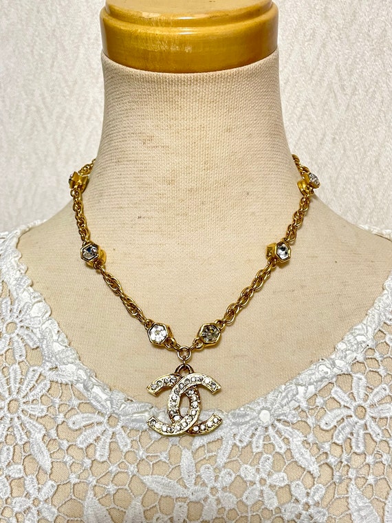 Vintage CHANEL chain and gripoix glass necklace w… - image 10