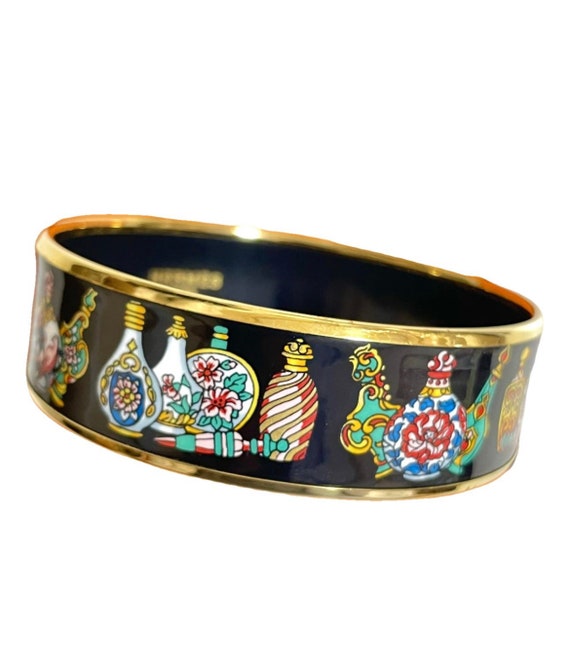 Hermès Set of Two Horse and Carriage Themed Wide Printed Enamel Bracelets  Size PM (65) | Handbags and Accessories Online | 2019 | Sotheby's