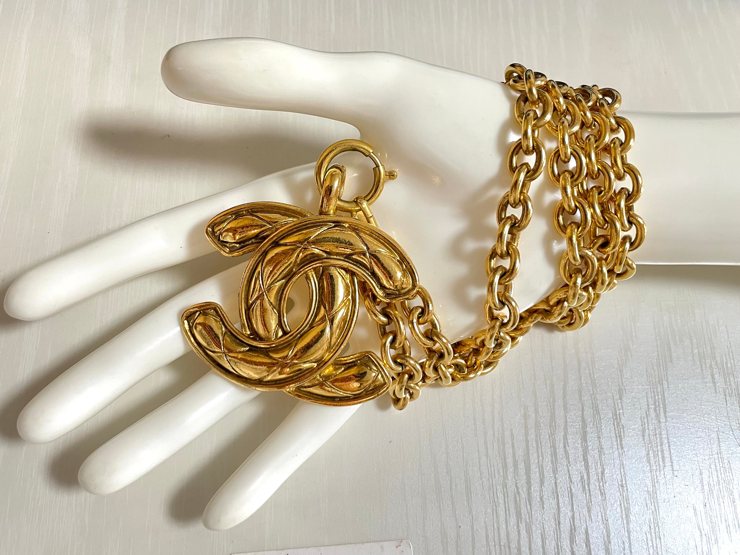 Vintage CHANEL Classic Necklace With Extra Large Matelasse CC 