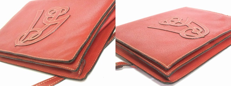 Vintage Valentino Garavani red pigskin shoulder clutch bag with unique logo stitch mark. imagem 5