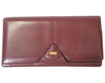 Vintage Bally wine leather clutch bag, party and classic purse with gold tone logo motif. 160623