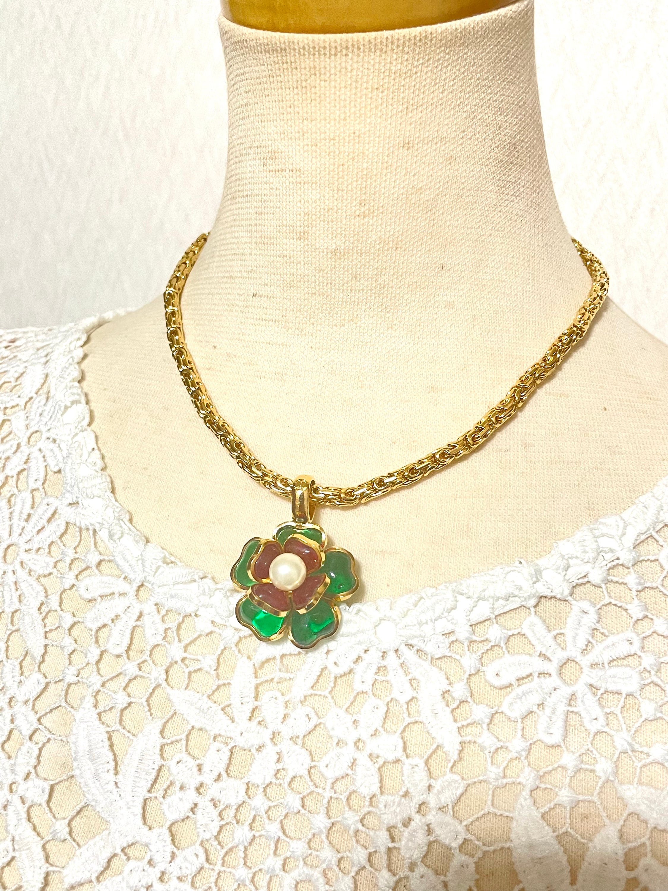 1990s Vintage CHANEL Gripoix Glass Flower Necklace With Faux Pearl