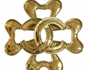 Vintage Chanel large flower clover brooch with CC mark. Gorgeous masterpiece jewelry. 0408244