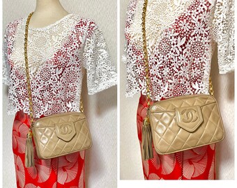 2*1様 BEIGE東京×CHANEL コラボ フェーブ N°5 限定8/50個 Vintage Chanel Tanned Beige Lambskin Camera Bag Style Chain