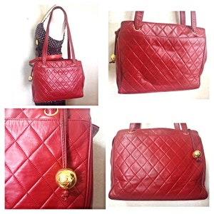 Vintage CHANEL deep red color classic quilted lamb leather tote bag with golden CC ball charm. Large size purse for daily use.050316r1 Bild 2