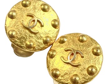 1990s. Vintage CHANEL golden round earrings with iconic CC mark and engraved dot motif. Classic vintage Chanel jewelry. 080525r2