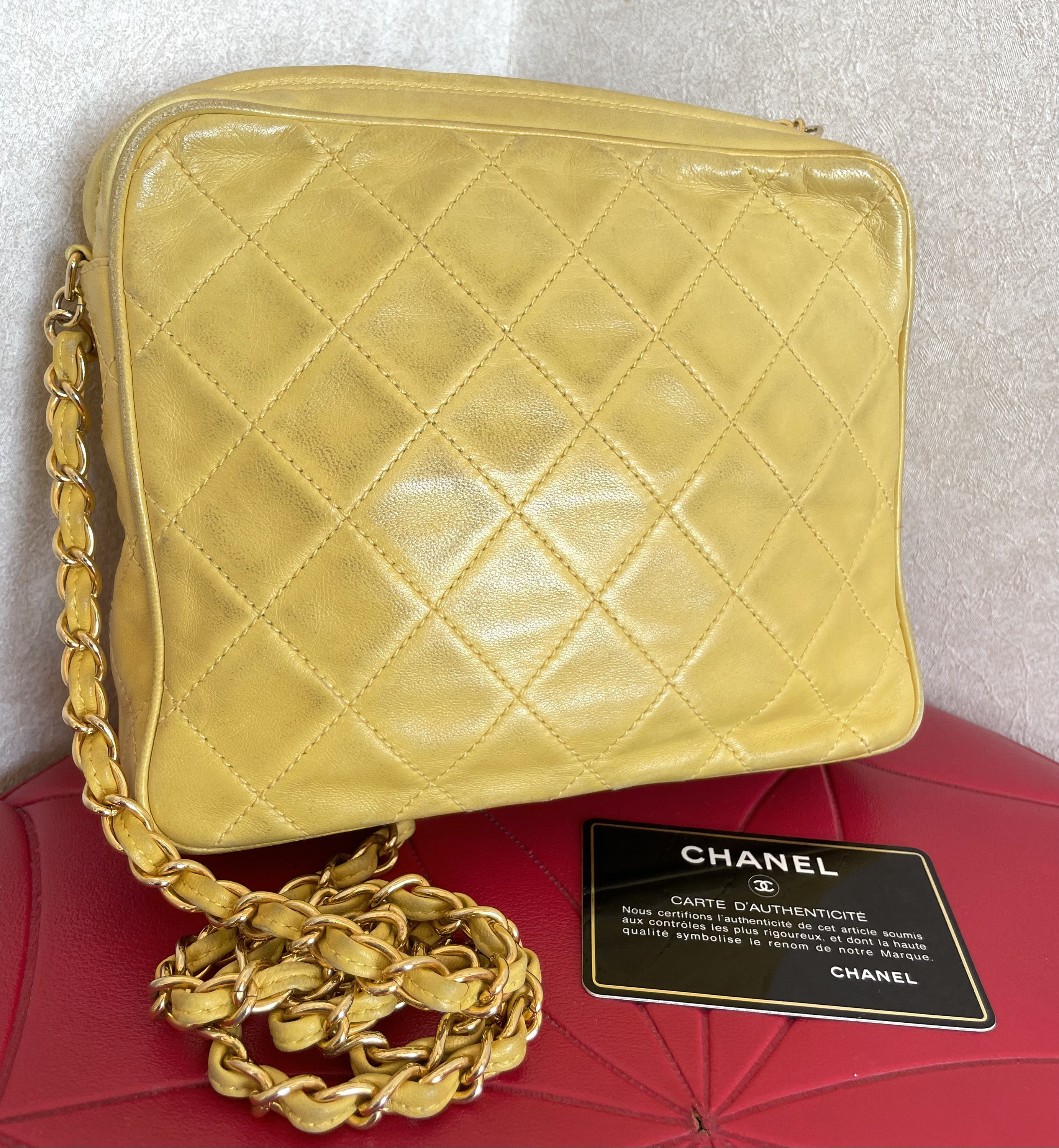 追跡【VINTAGE】Chanel AP2611 Yellow Caviar Skin Crossbody Vintage CHANEL Yellow Lambskin Camera Type Chain Shoulder