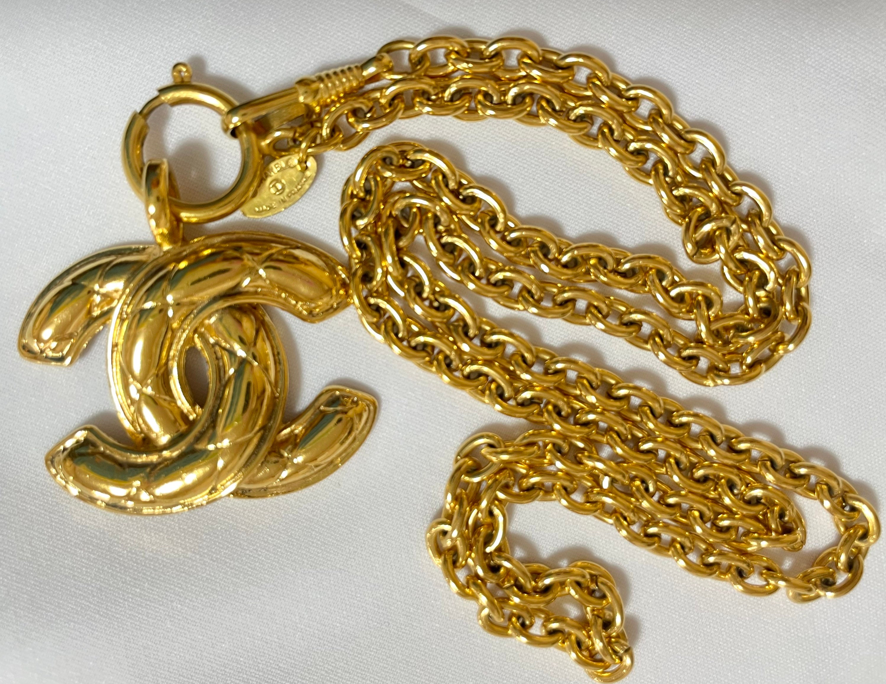 MINT. Vintage CHANEL Classic Chain Necklace With Matelasse CC 