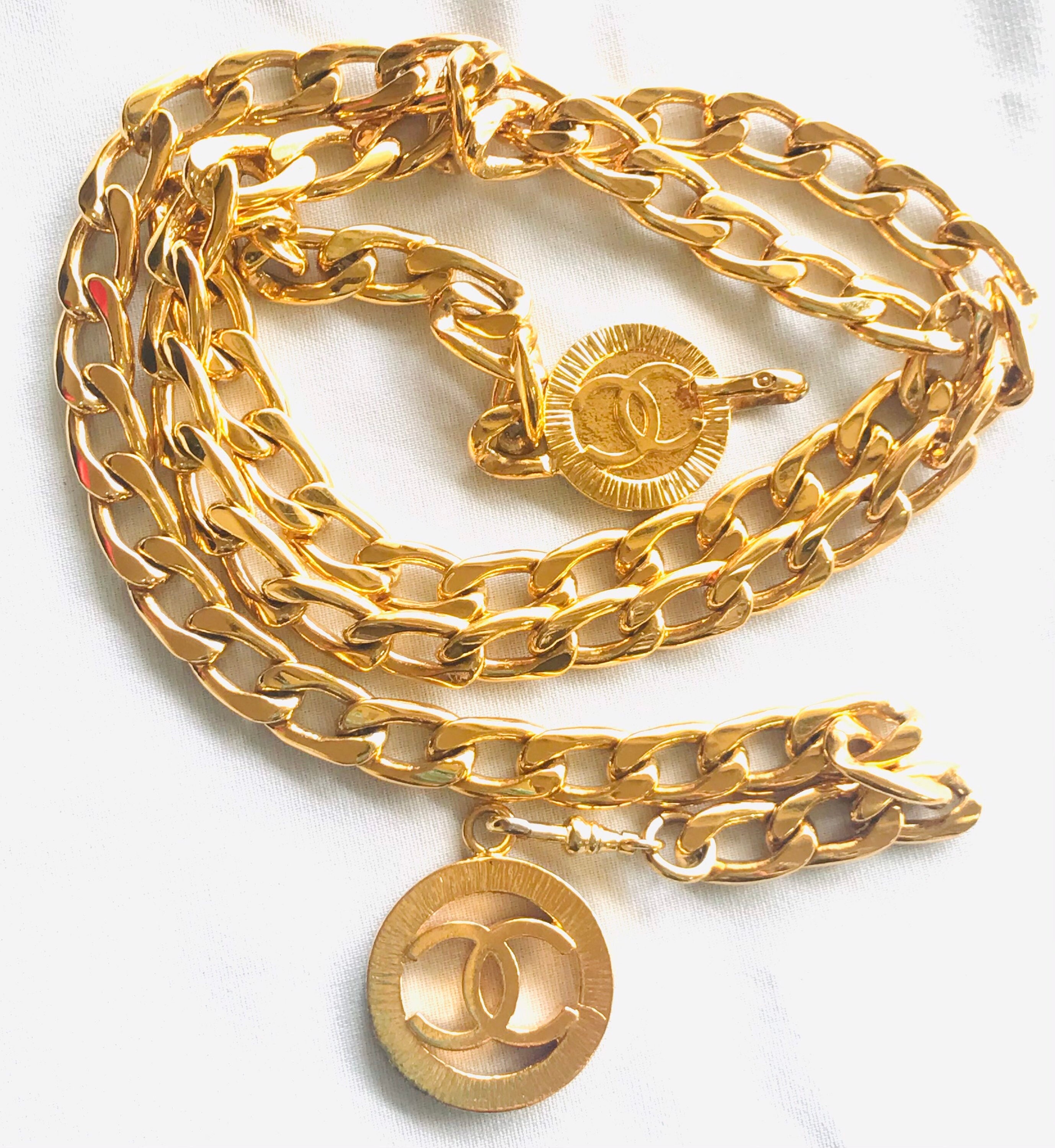 MINT. Vintage CHANEL golden chain necklace with large CC mark logo