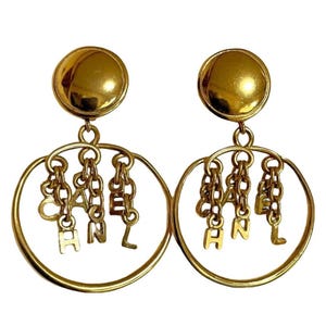 Vintage CHANEL golden round motif and logo letter dangling earrings. Rare and adorable jewelry for your collection. 060820ac2