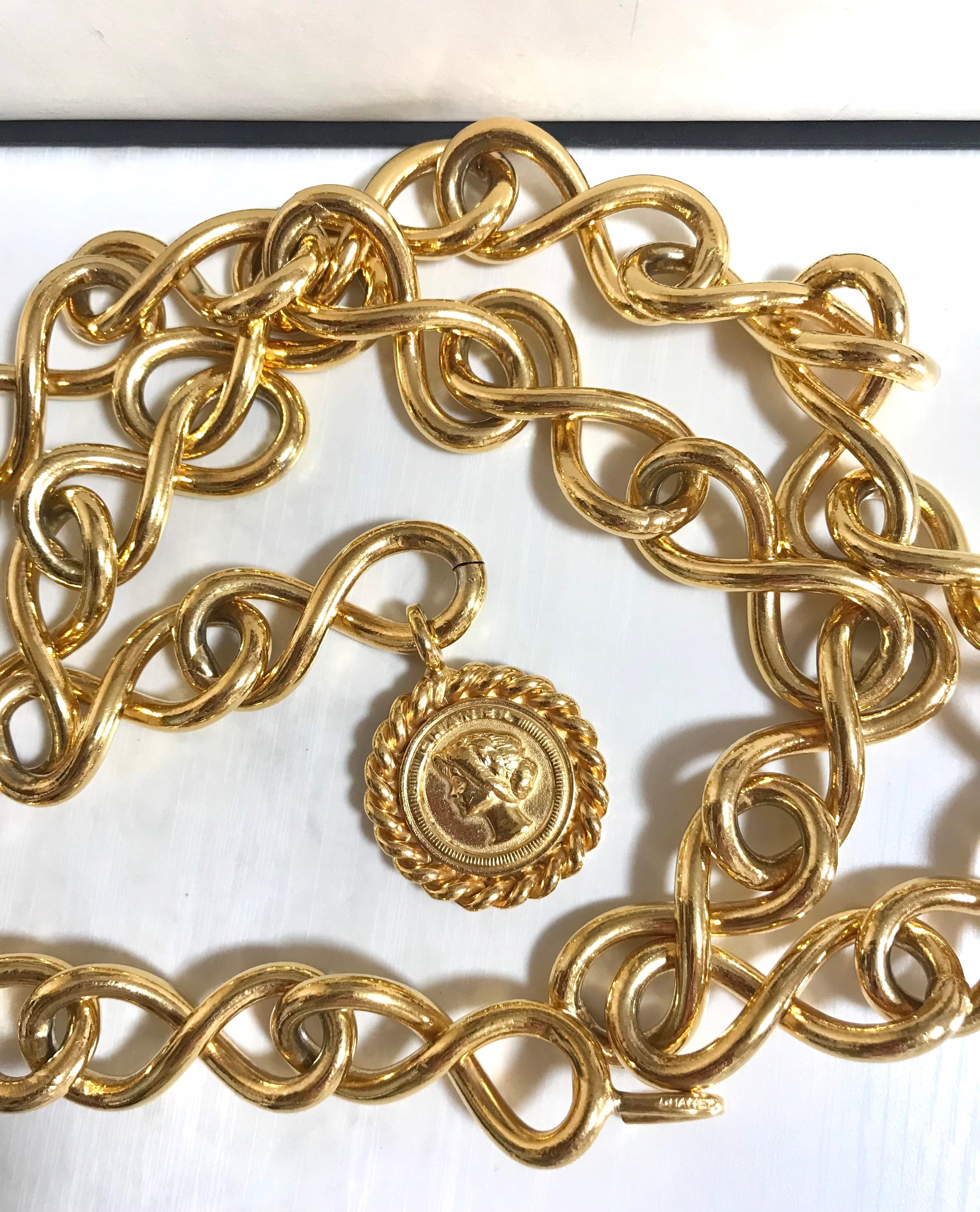 MINT. Vintage CHANEL Gold Chain Belt — Mademoiselle & CC  display picture 2