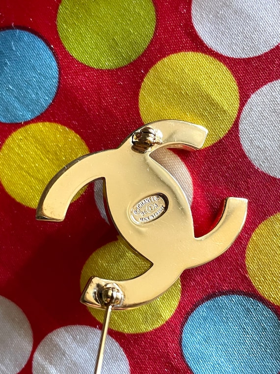 Vintage CHANEL Golden Turn Lock CC Pin Brooch. Very Classic
