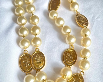 Vintage Chanel Pearl Necklace – Clutch & Covet, LLC