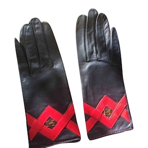 MINT. Vintage HERMES black lambskin gloves with golden H logo with red triangle stitch design. Perfect vintage gift for the season. size 7.5
