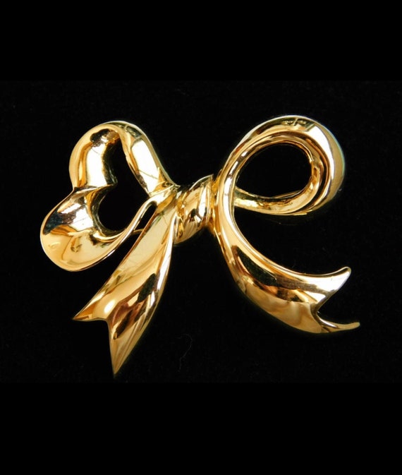 Vintage Nina Ricci Golden Bow Brooch. Must Have Vintage Jewelry