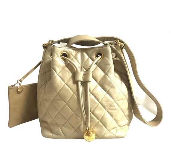 90s Chanel green leather drawstring bucket crossbody bag For Sale