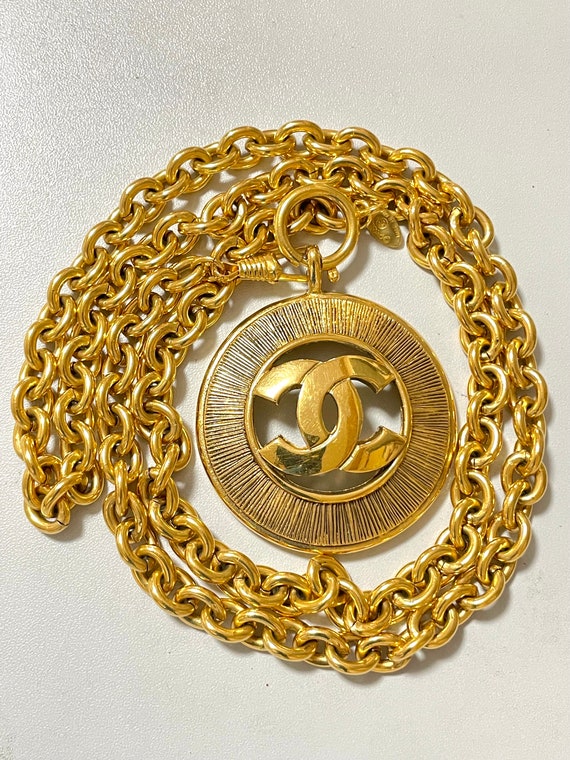 Vintage CHANEL Gold Tone Long Chain Necklace With Jumbo Cutout CC
