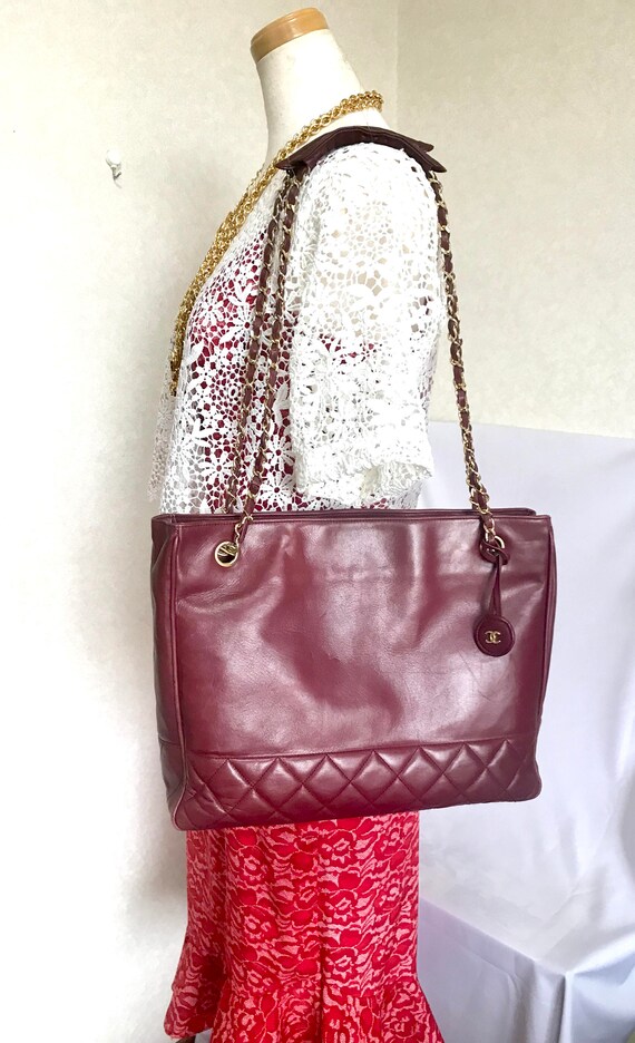 CHANELワインバック Chanel 22 Medium Lamb Bordeaux | SACLÀB