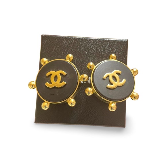 W3. Vintage CHANEL large round earrings with blac… - image 1