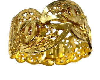 Vintage CHANEL 1996 Gold CC Paisley Arabesque Hinged Bangle Bracelet 96A Rare Collector’s Jewelry 080724ap1