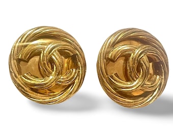 1990s. Vintage CHANEL golden round earrings with twisted frames and CC mark. Classic vintage Chanel jewelry. 080616k3ys