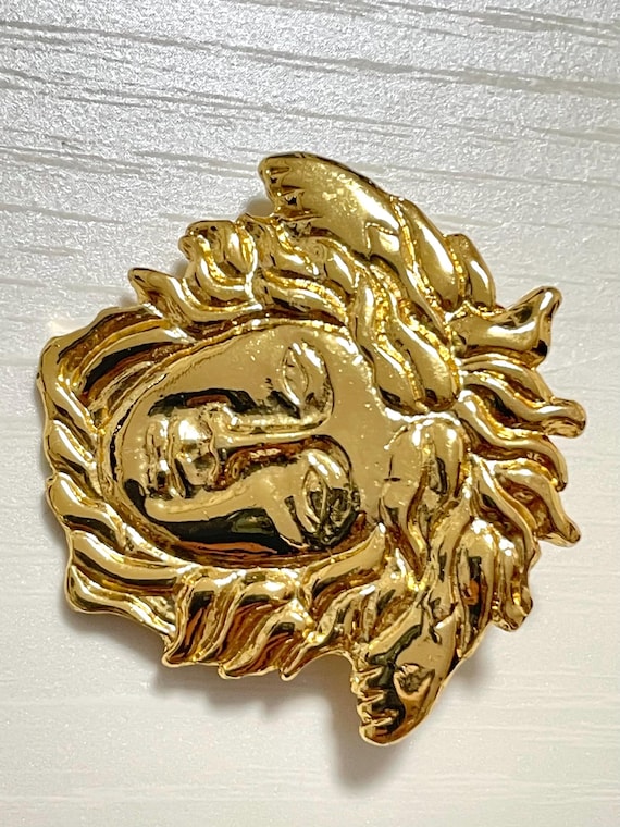 Vintage Gianni Versace Gold Medusa Head Face Brooch. Can Be Hat