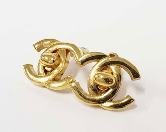 Vintage CHANEL golden turn lock CC earrings. Very classic and popular jewelry. Coco mark earrings. 060305k2